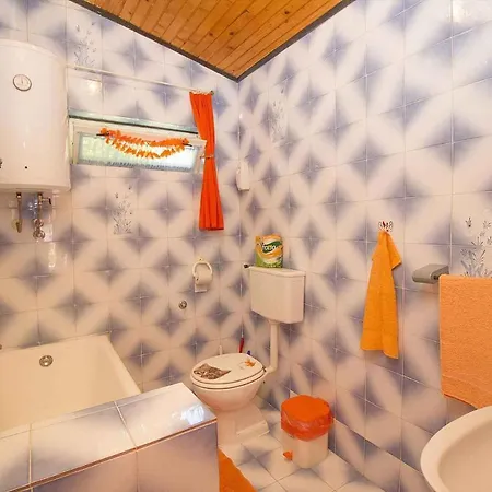Apartment In 16951 *