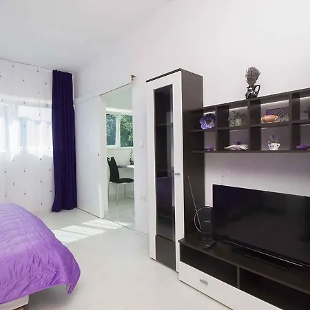 Apartment In 16951 *